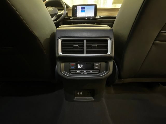 Used 2025 Volkswagen Atlas SE FWD image 27