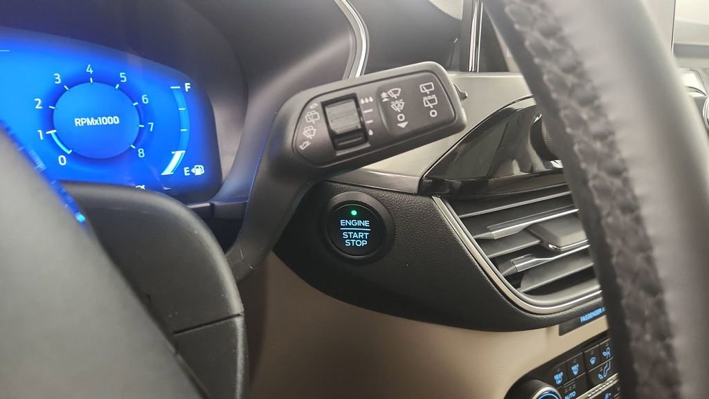 Certified 2022 Ford Escape Titanium w/ Class II Trailer Tow Package image 25