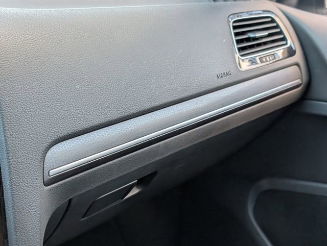 Used 2020 Volkswagen GTI SE image 25