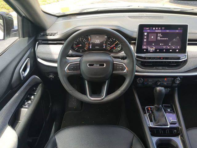 Certified 2023 Jeep Compass Latitude w/ Sun and Sound Group AWD/4WD image 18