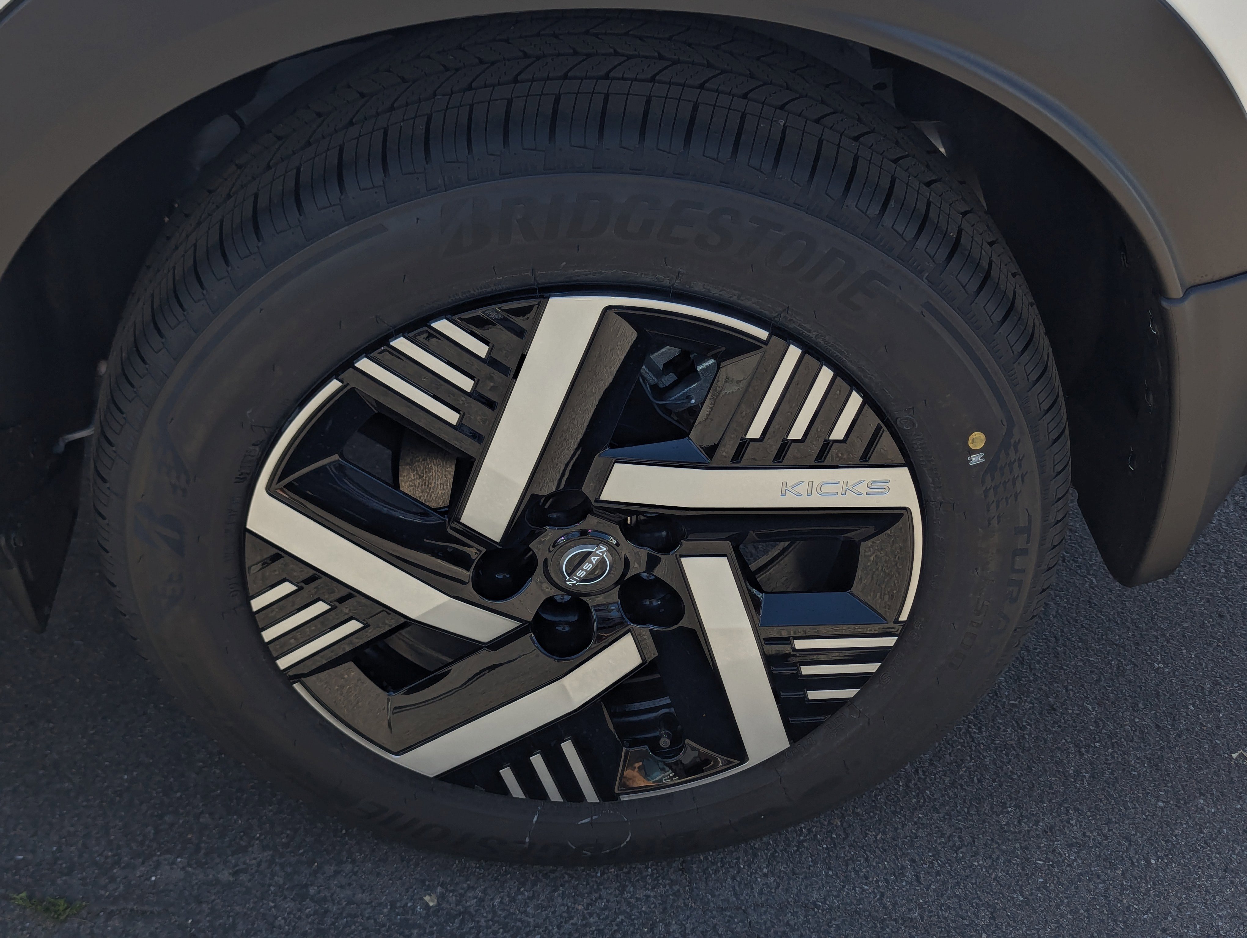 New 2026 Nissan Kicks SV image 7