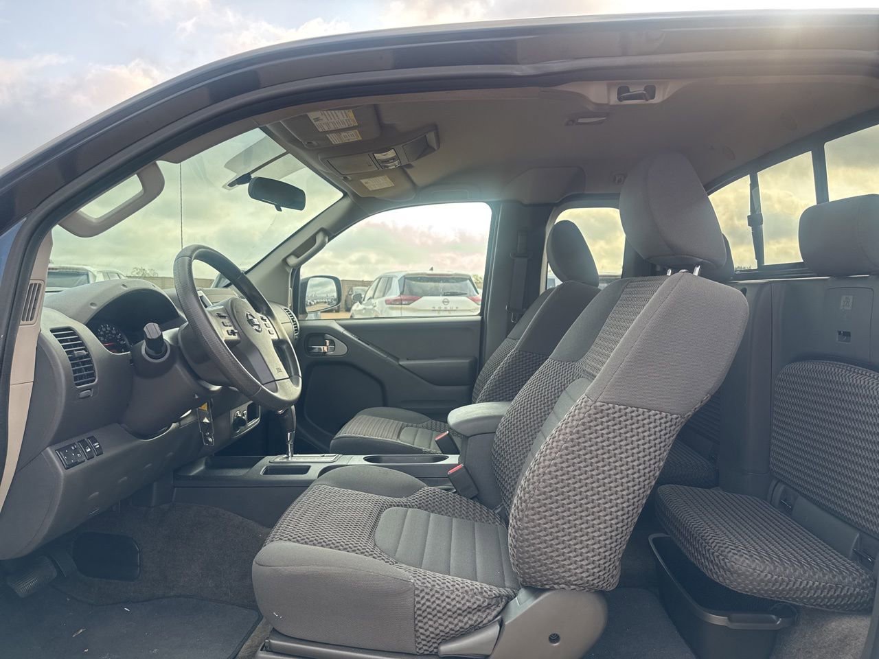 Used 2016 Nissan Frontier SV image 33