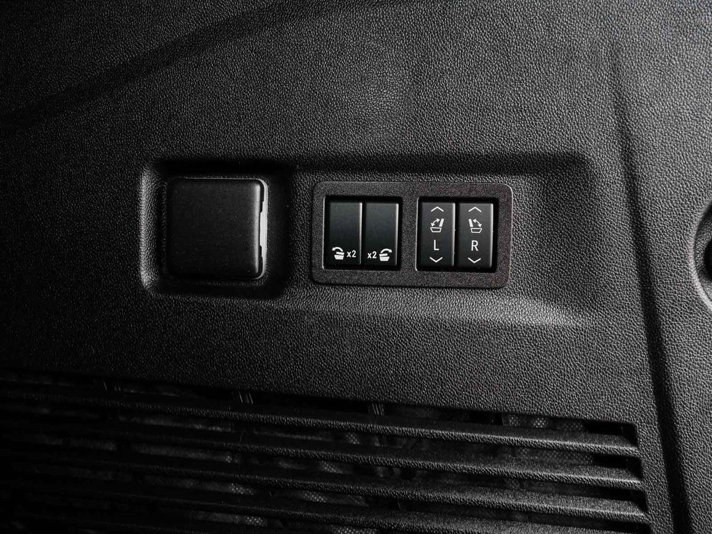 Used 2025 GMC Yukon XL Denali image 43