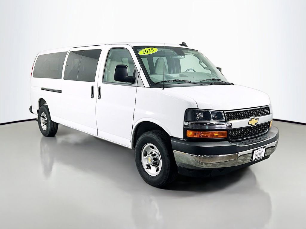 Used 2025 Chevrolet Express 3500 LT w/ LT Preferred Equipment Group RWD image 3
