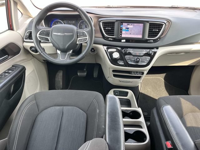 Used 2023 Chrysler Voyager LX FWD image 13