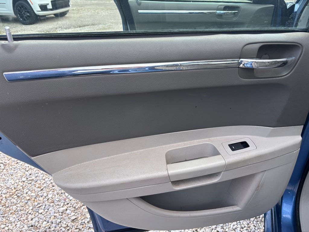 Used 2007 Chrysler 300 Touring RWD image 23