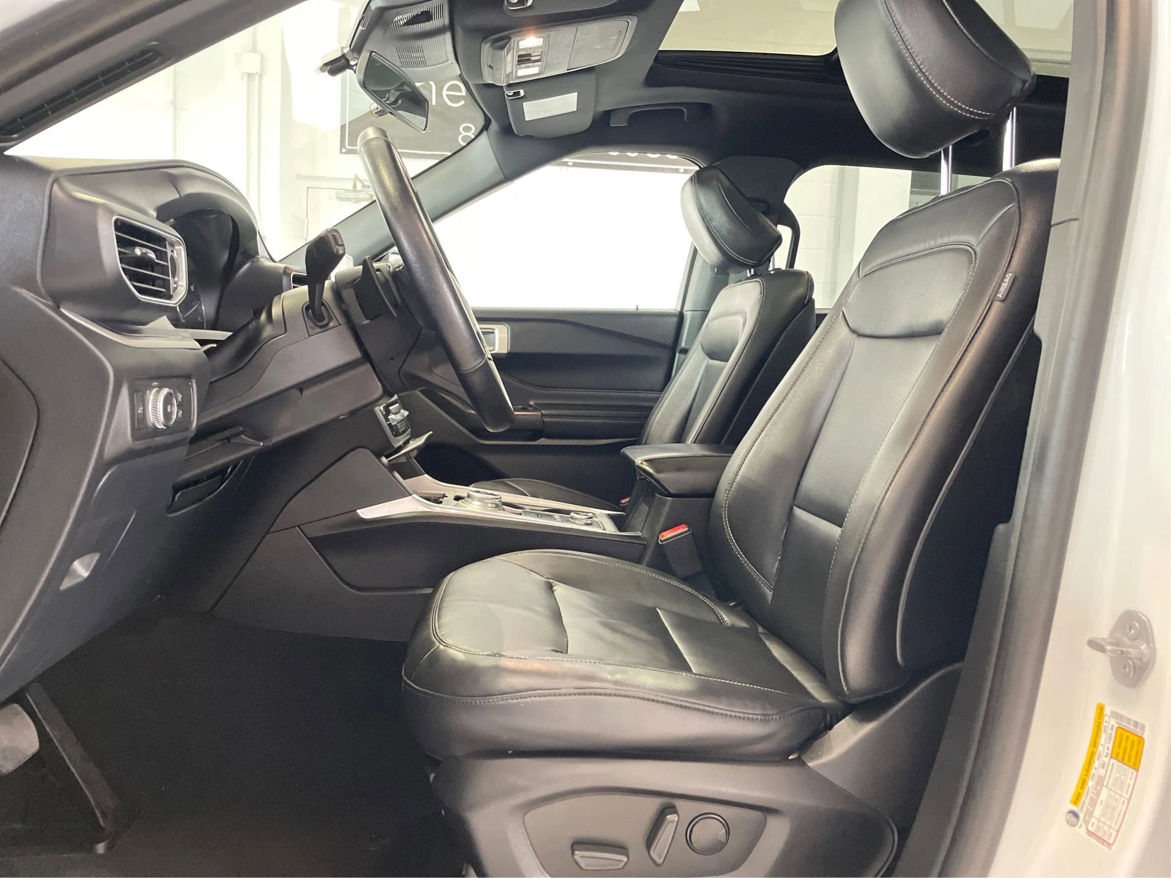 Used 2020 Ford Explorer XLT w/ Equipment Group 202A image 9