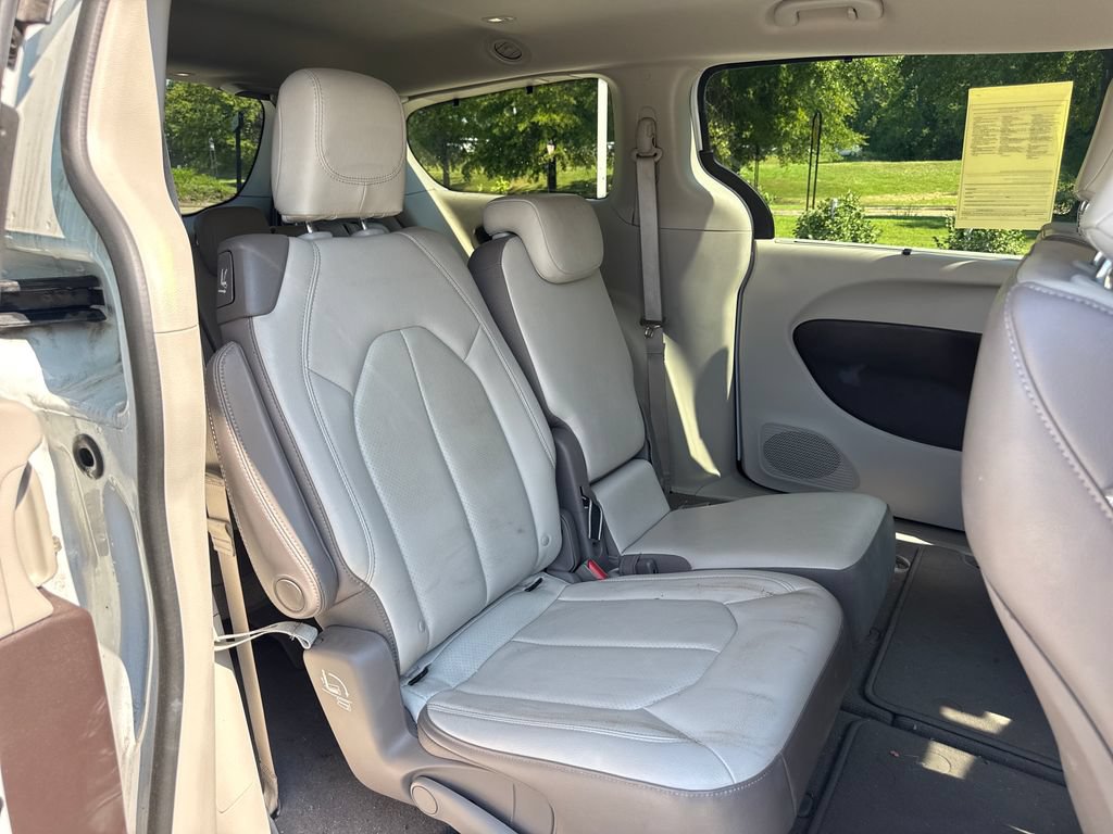 Used 2019 Chrysler Pacifica Touring-L w/ Advanced Safetytec Group FWD image 33