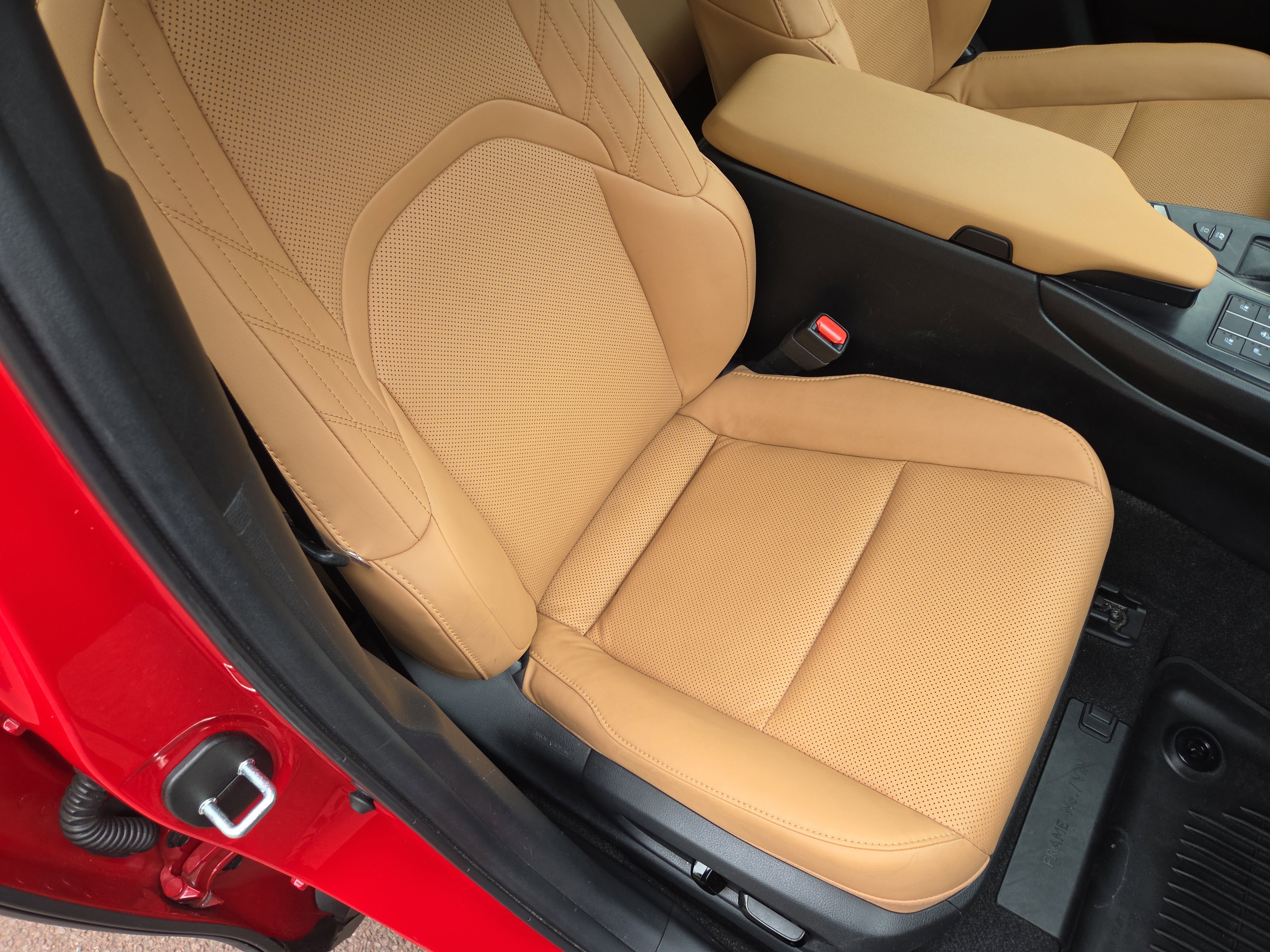 Used 2024 Lexus UX 250h AWD w/ Premium Package image 12