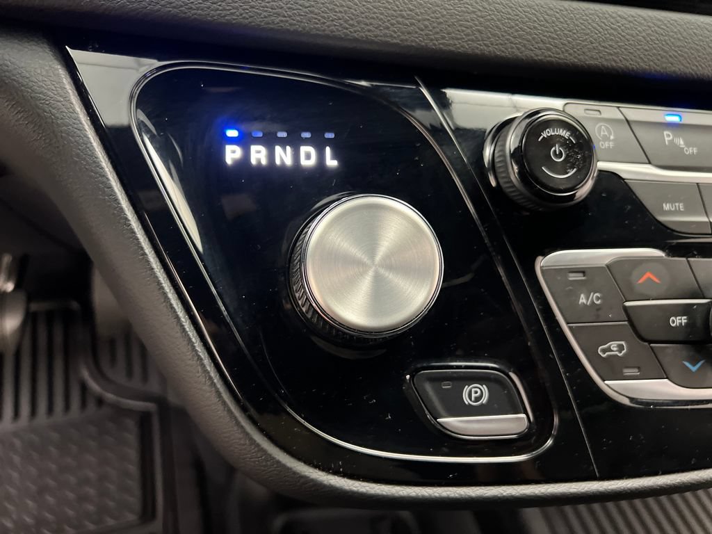 Used 2025 Chrysler Pacifica Select FWD image 58