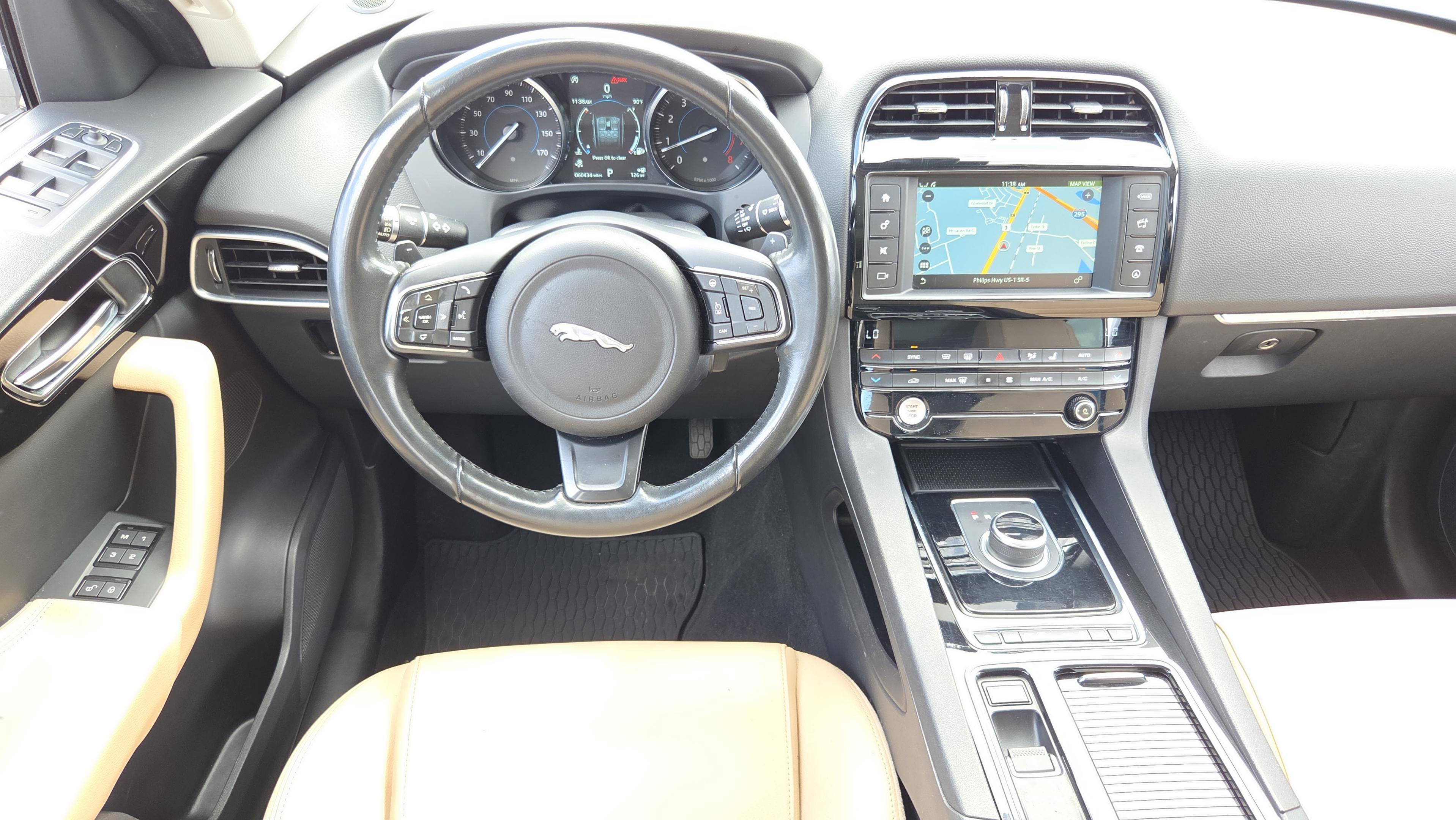 Used 2018 Jaguar F-PACE Premium AWD/4WD image 11