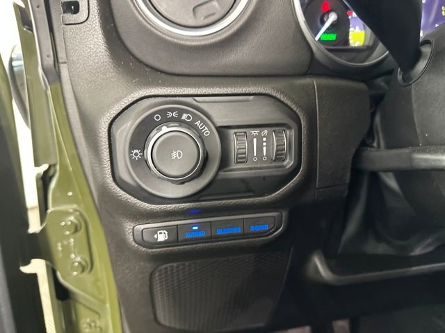 Used 2022 Jeep Wrangler Unlimited Sahara w/ Cold Weather Group image 19