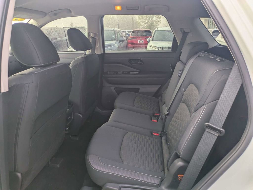 Used 2024 Nissan Pathfinder SV image 13