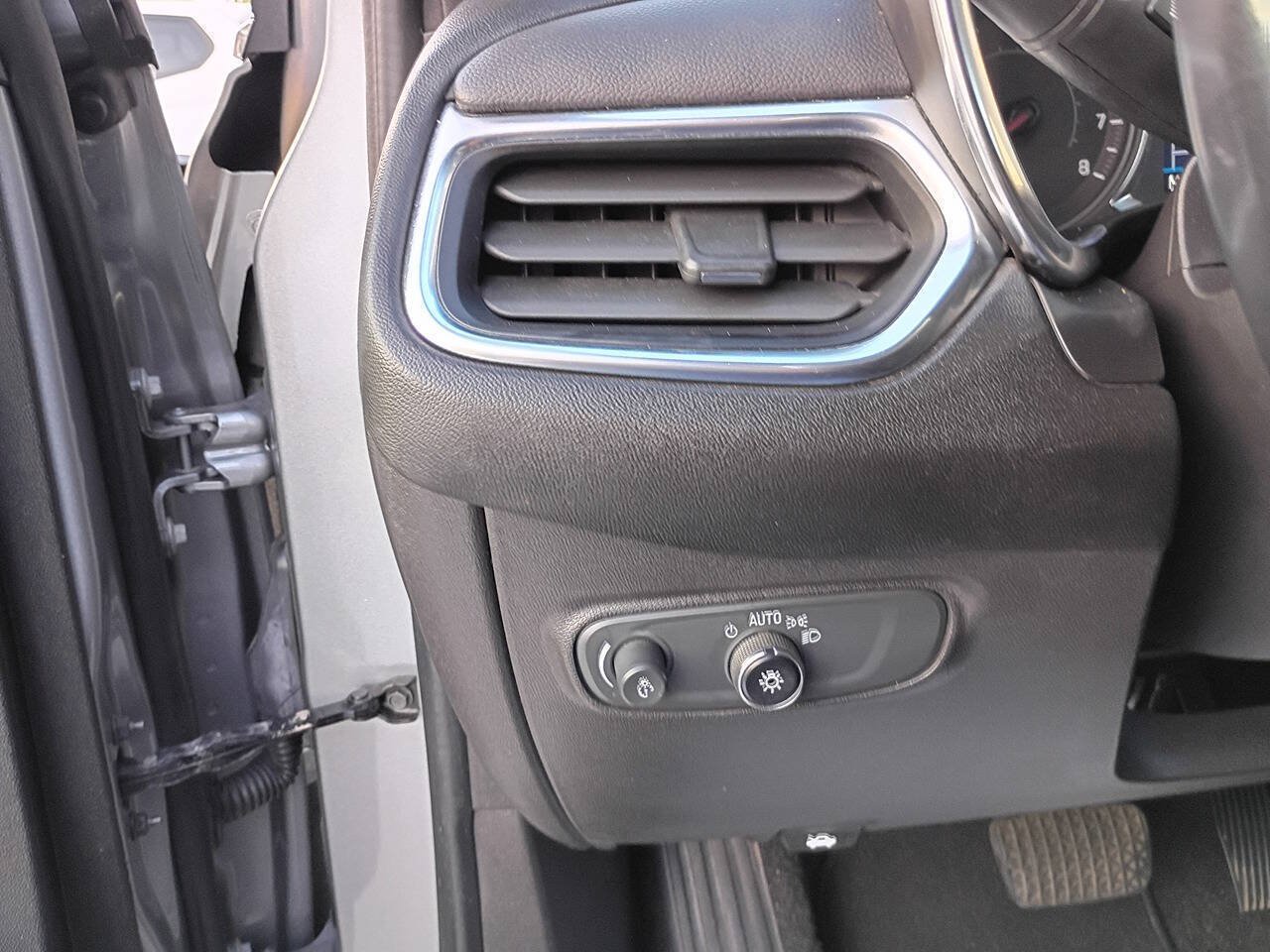 Used 2024 Chevrolet Equinox LT w/ Driver Convenience Package AWD/4WD image 25