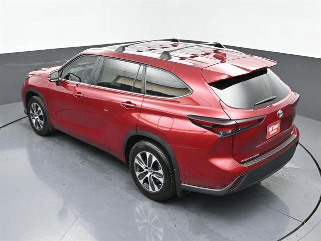 Certified 2024 Toyota Highlander XLE image 44
