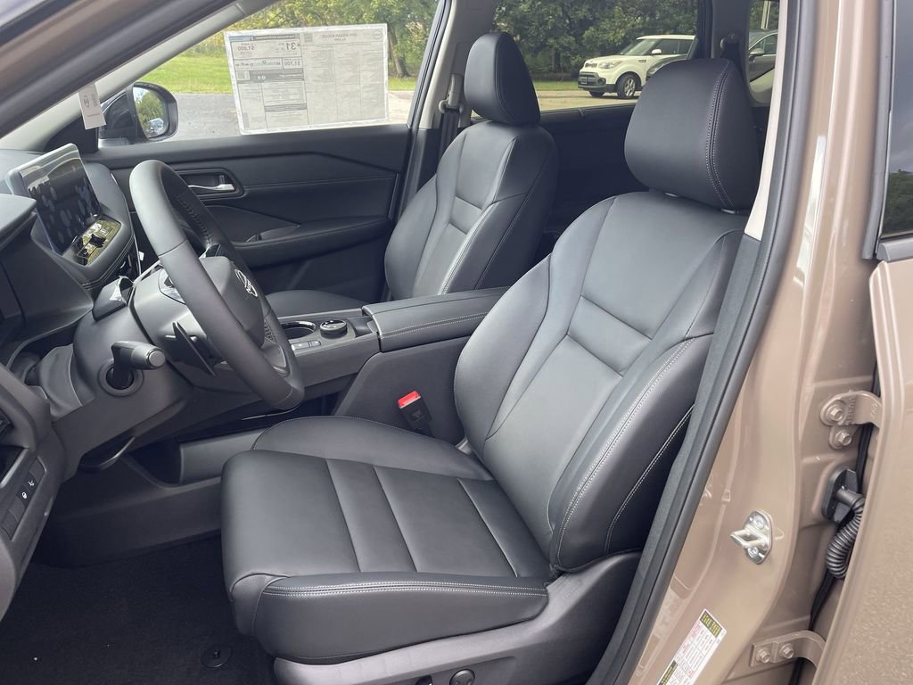 Certified 2025 Nissan Rogue SL w/ Tech Package AWD/4WD image 23