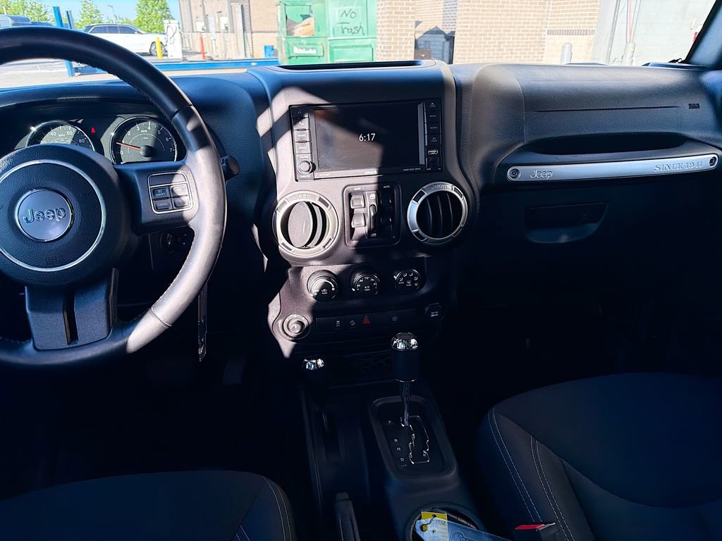Used 2017 Jeep Wrangler Unlimited Sahara w/ Connectivity Group AWD/4WD image 18