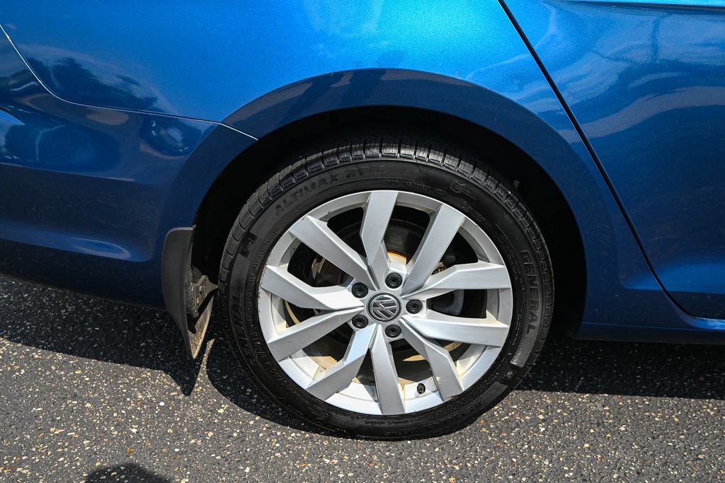 Used 2019 Volkswagen Golf SE FWD image 14