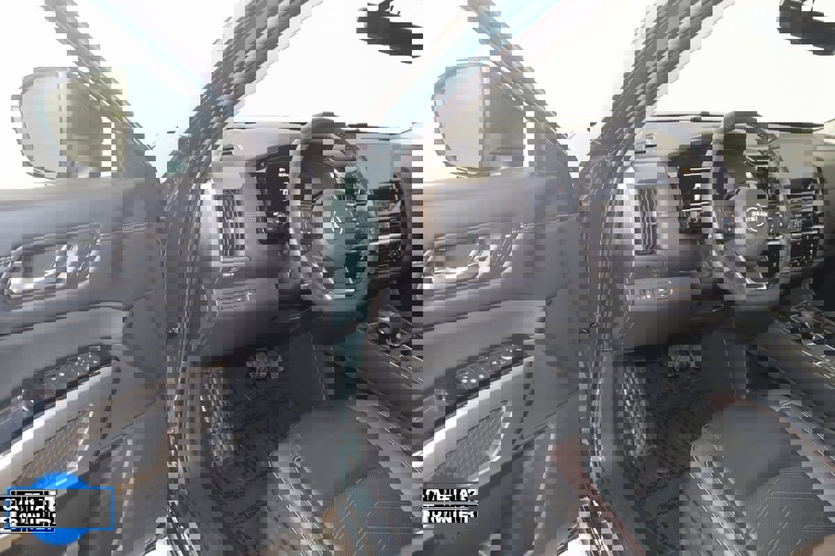 Used 2024 Nissan Pathfinder Platinum w/ Cargo Package image 48