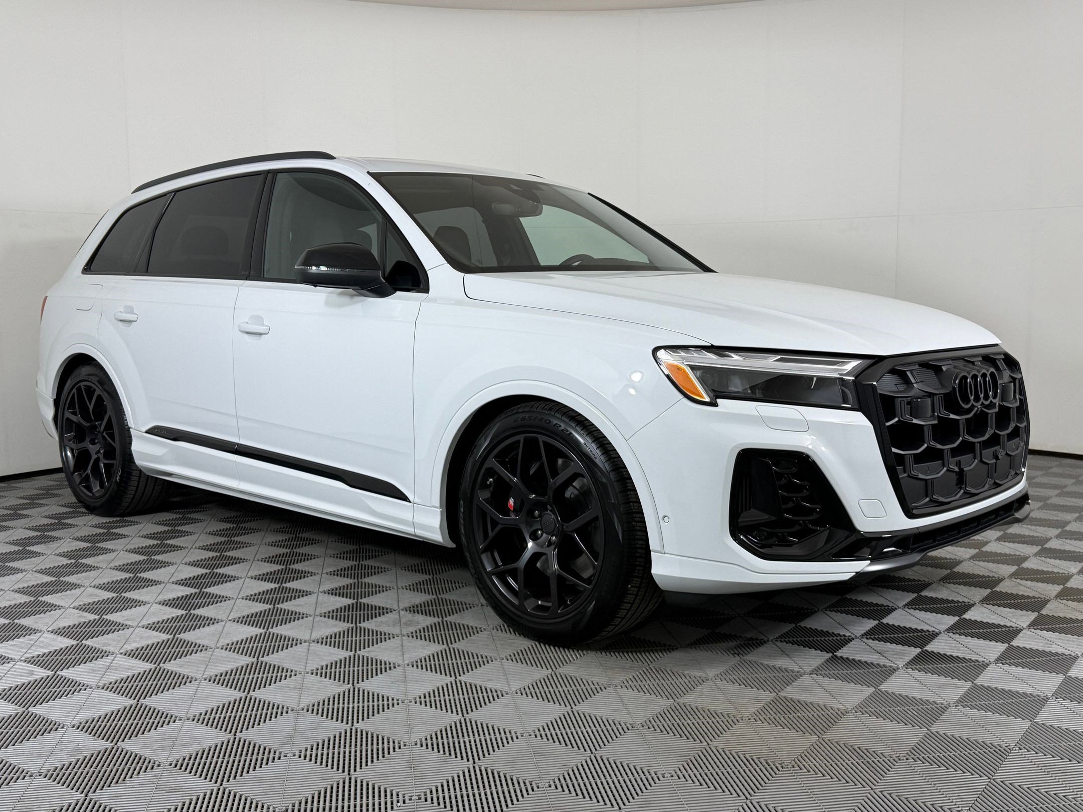 New 2026 Audi SQ7 Premium Plus AWD/4WD image 7