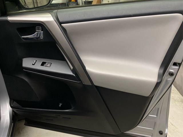 Used 2018 Toyota RAV4 XLE AWD/4WD image 27