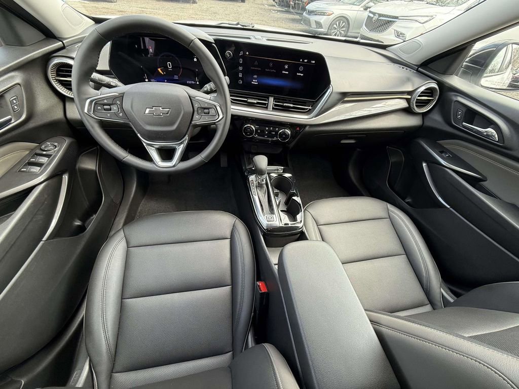 Used 2024 Chevrolet Trax ACTIV w/ Sunroof Package image 13