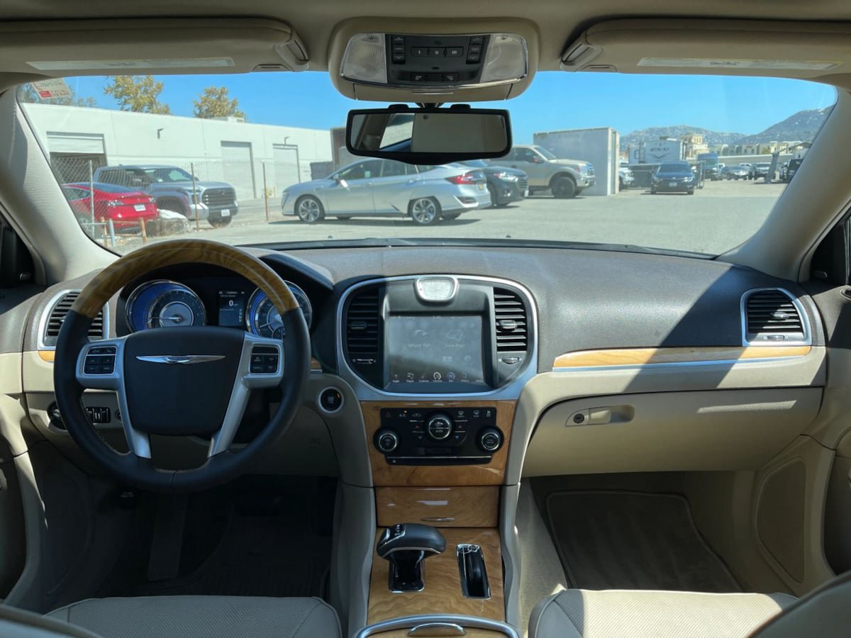 Used 2014 Chrysler 300 C AWD/4WD image 11