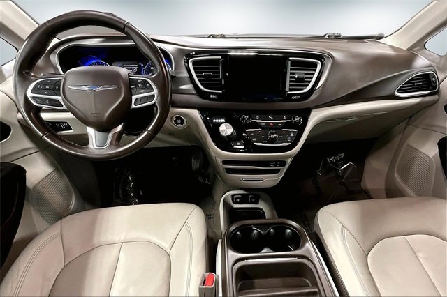Used 2017 Chrysler Pacifica Touring-L image 9