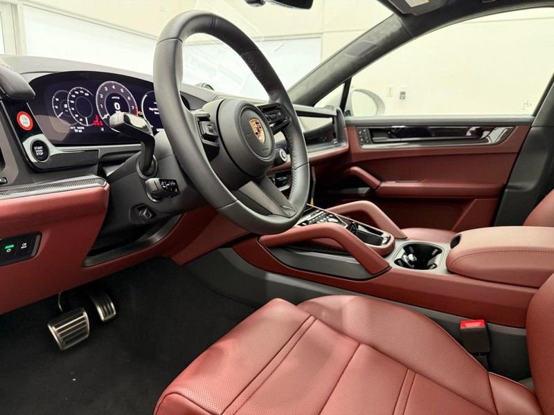 New 2026 Porsche Cayenne GTS image 4