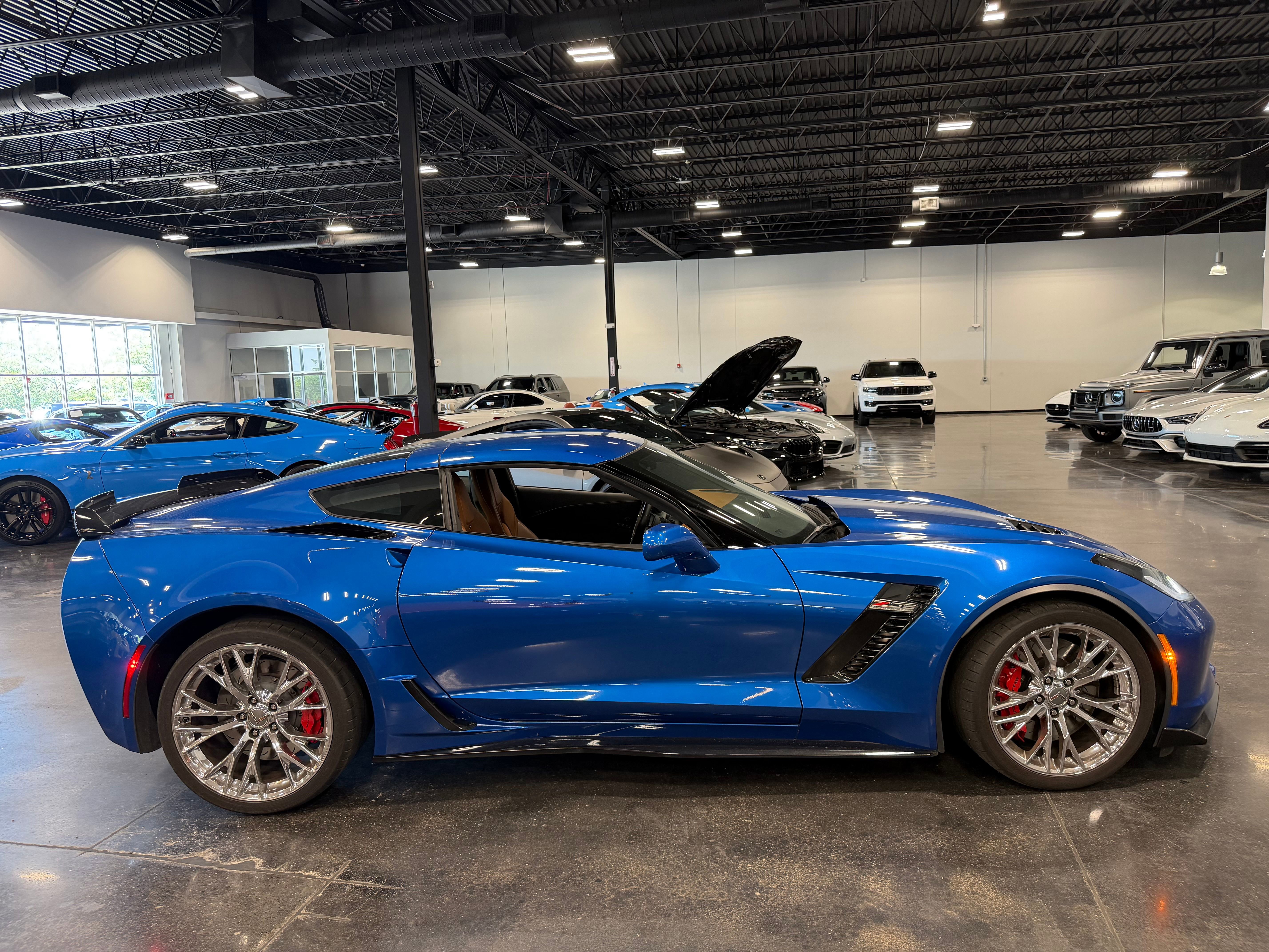 Used 2015 Chevrolet Corvette Z06 w/ 3LZ Preferred Equipment Group RWD image 8