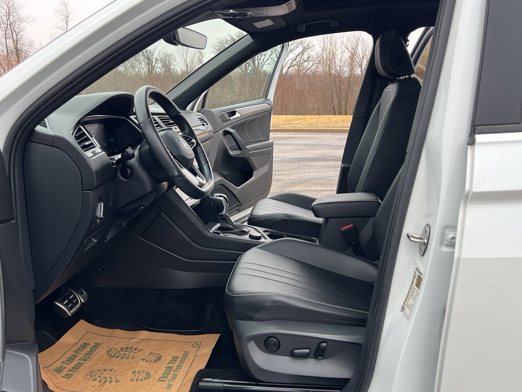 Used 2023 Volkswagen Tiguan SE R-Line image 14