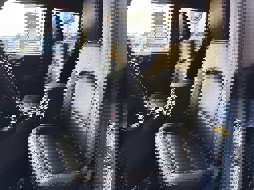 New 2025 Ford Bronco Outer Banks w/ Black Appearance Package image 16