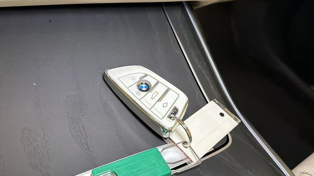Used 2021 BMW X7 xDrive40i w/ Premium Package AWD/4WD image 32