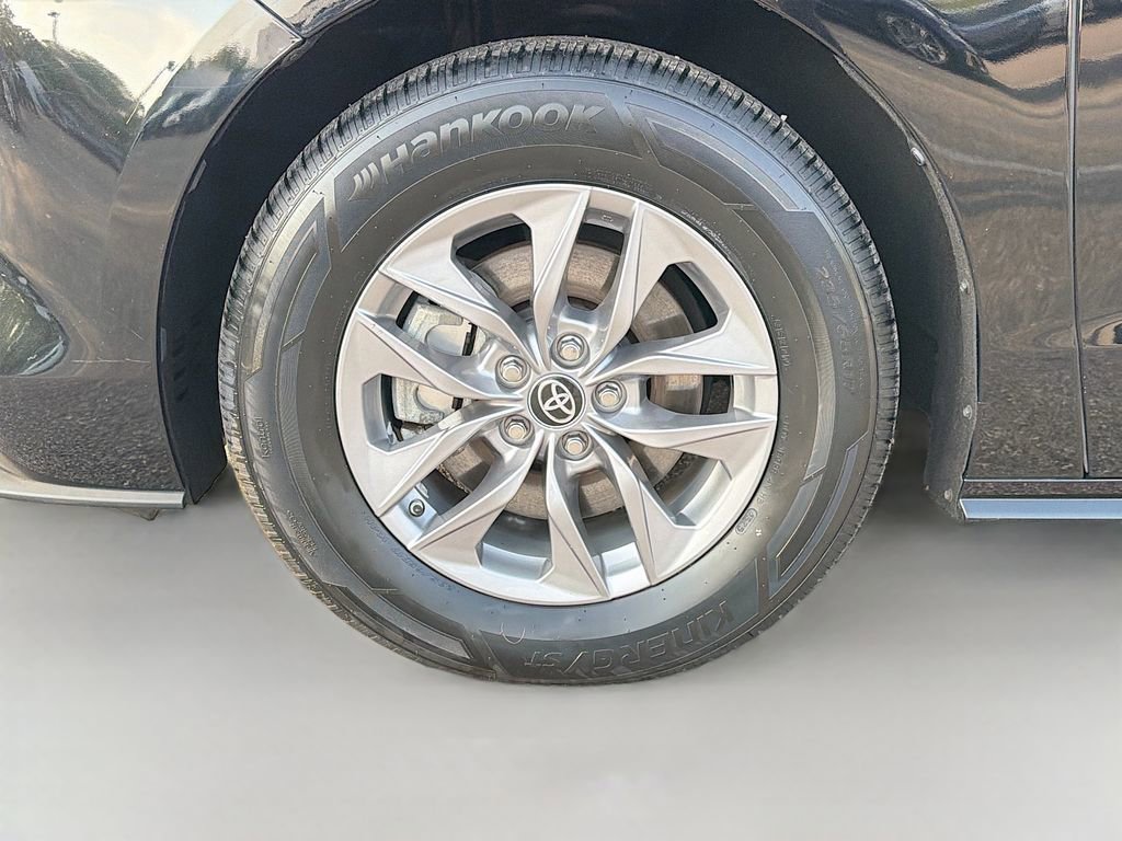 Used 2023 Toyota Sienna XLE image 42