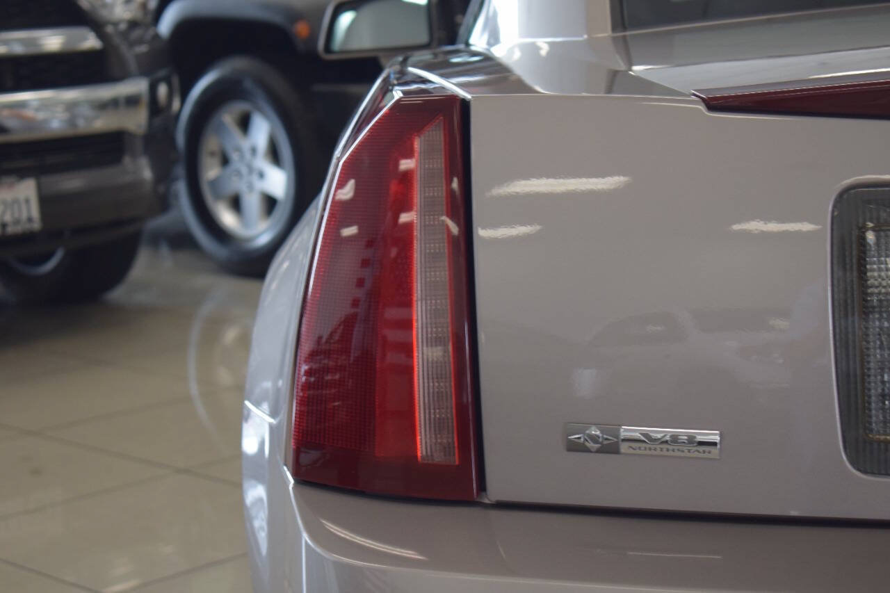 Used 2005 Cadillac XLR RWD image 40
