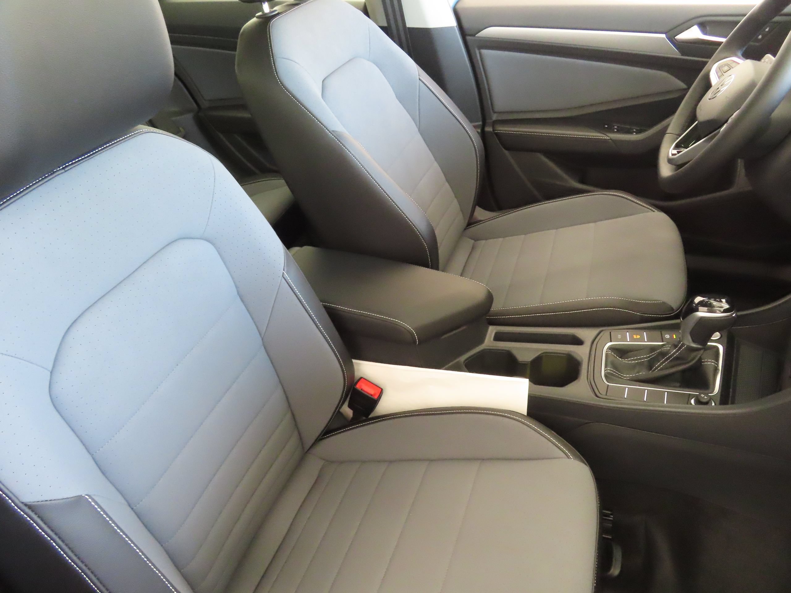 New 2026 Volkswagen Jetta SE FWD image 25