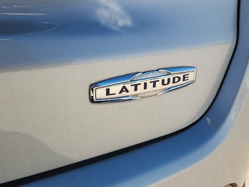Used 2025 Jeep Compass Latitude AWD/4WD image 9
