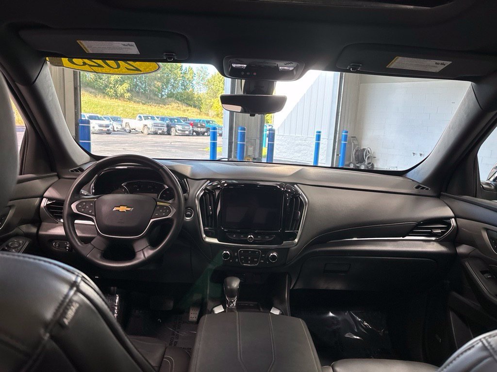 Used 2023 Chevrolet Traverse LT w/ LT Premium Package AWD/4WD image 13
