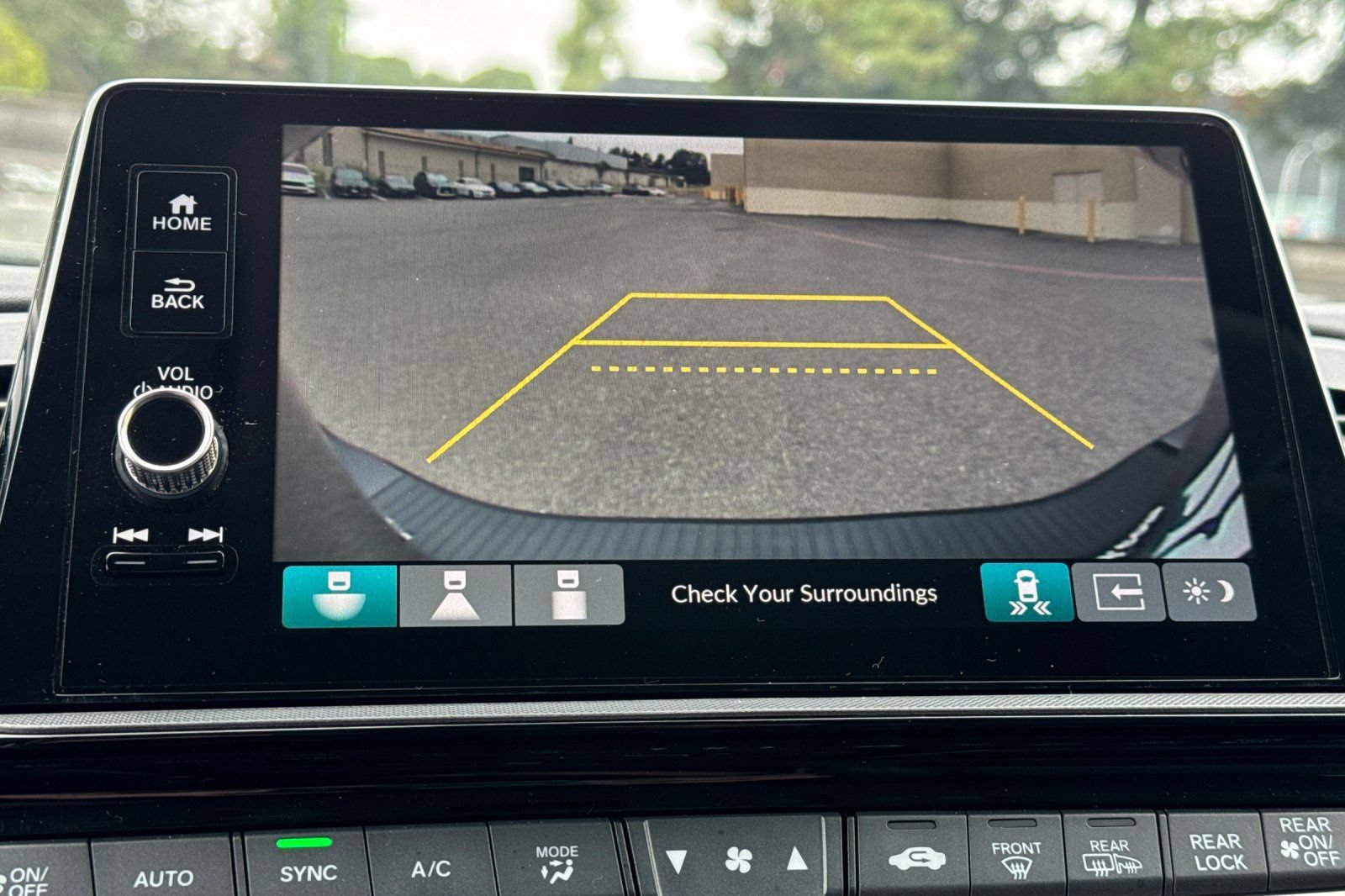 Used 2025 Honda Odyssey Touring image 25