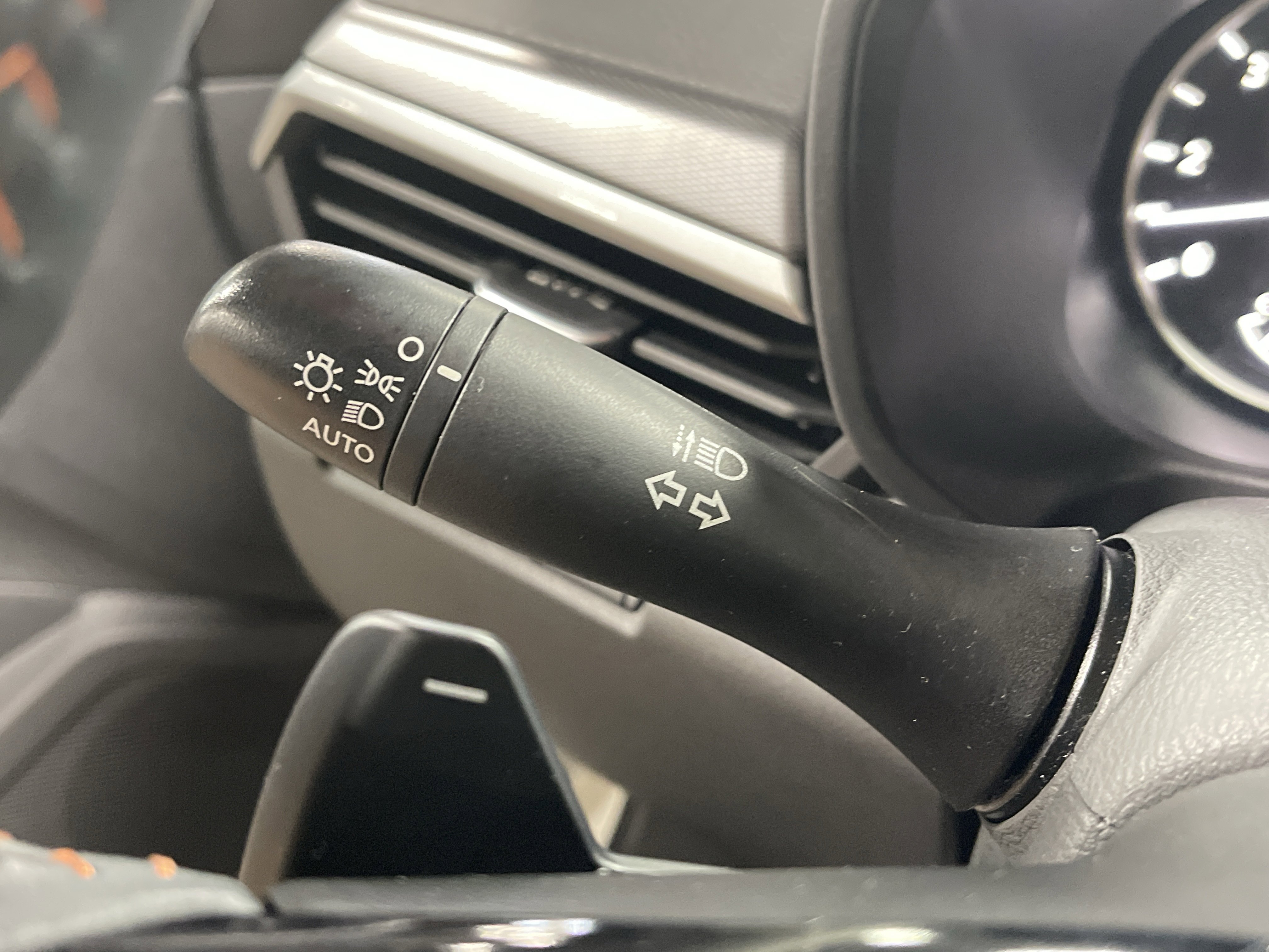 Used 2025 Nissan Altima 2.5 SR image 19