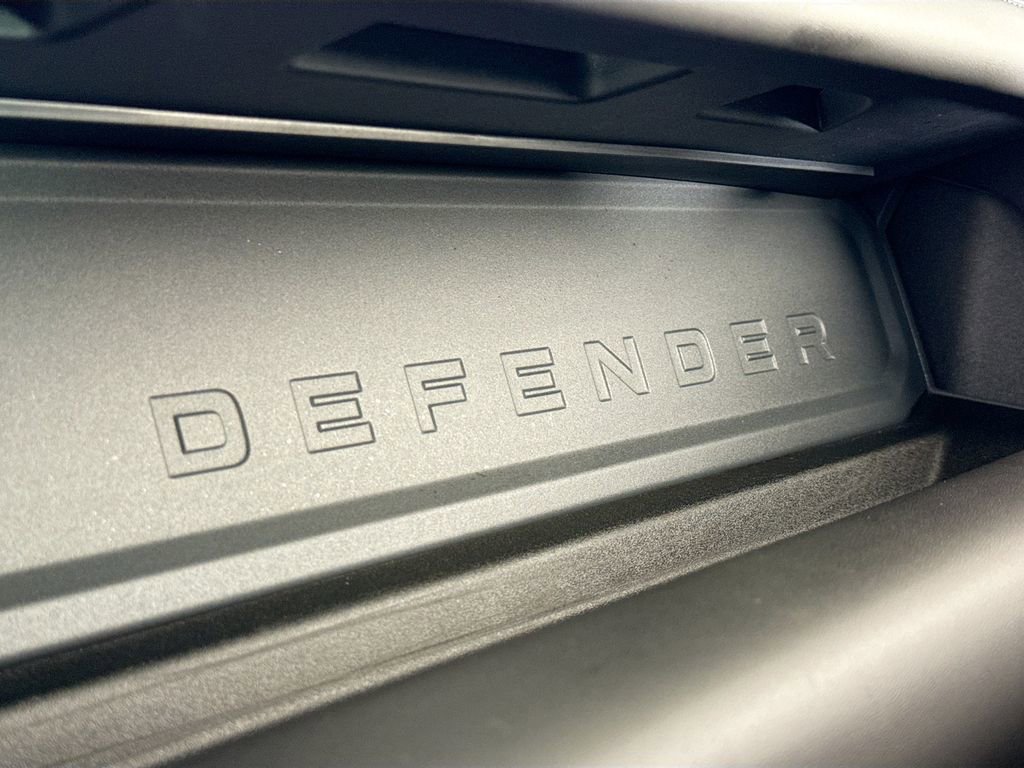 Used 2025 Land Rover Defender 130 S image 22