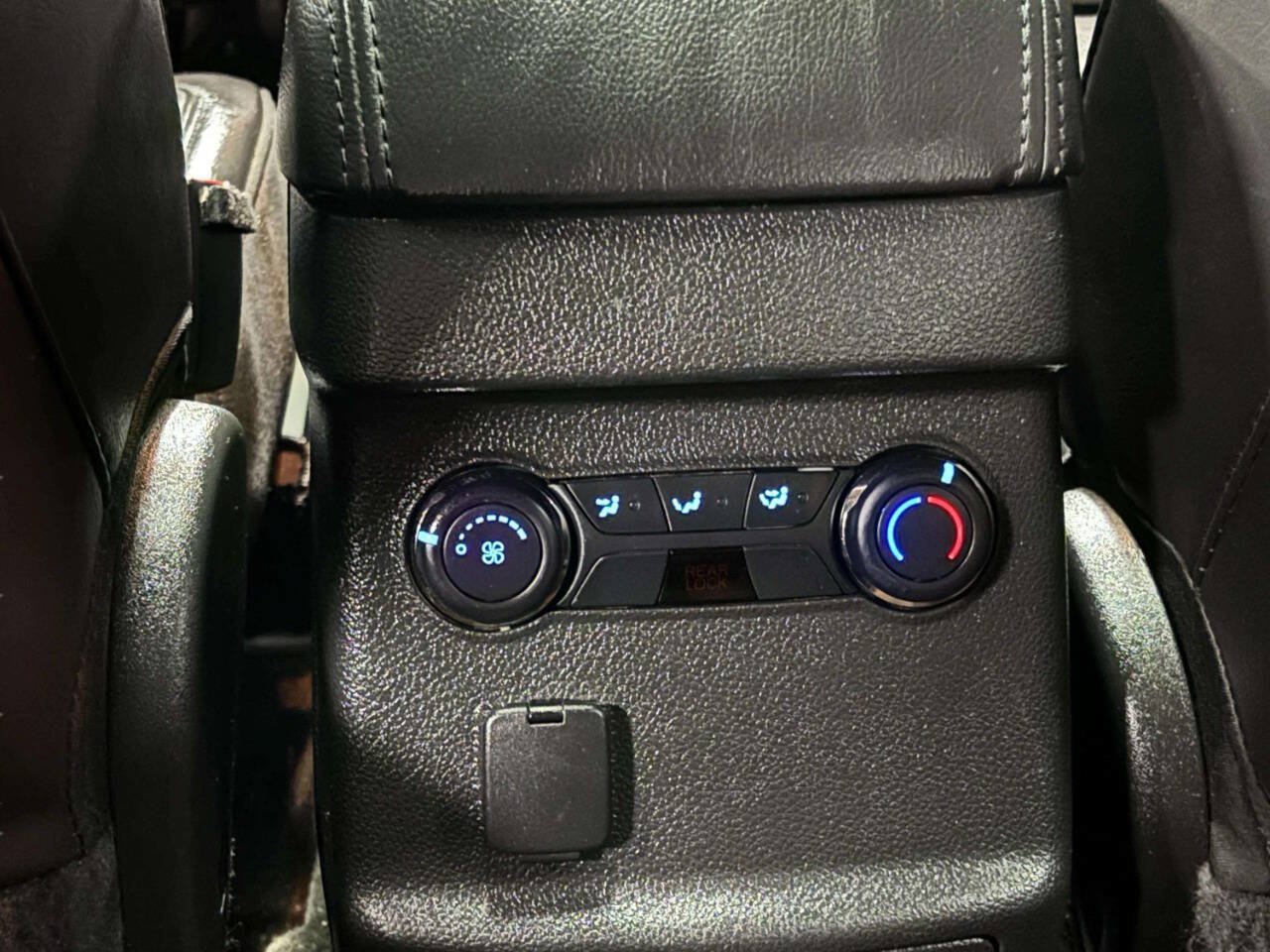 Used 2015 Ford Explorer XLT w/ Equipment Group 202B AWD/4WD image 29
