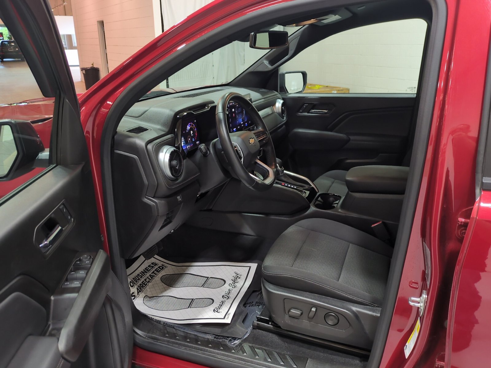 Used 2024 Chevrolet Colorado LT w/ LT Convenience Package II AWD/4WD image 15