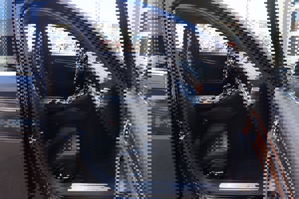 Used 2017 Porsche Panamera 4S w/ Sport Chrono Package image 38