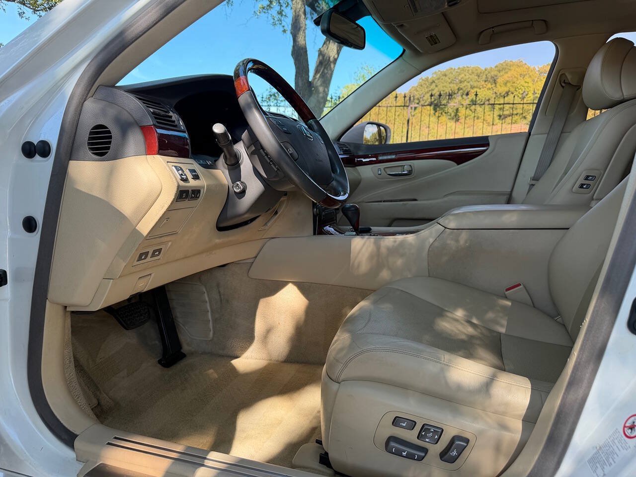 Used 2009 Lexus LS 460 w/ Comfort Pkg RWD image 10