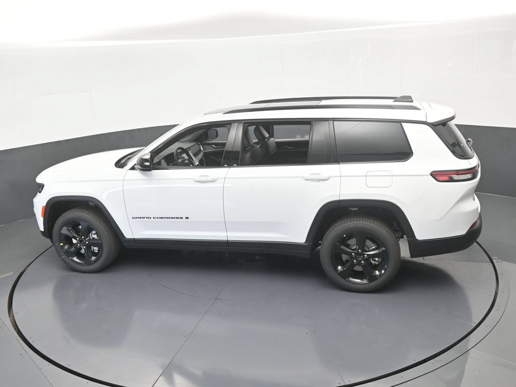 Used 2025 Jeep Grand Cherokee L Limited w/ Black Appearance Package AWD/4WD image 44