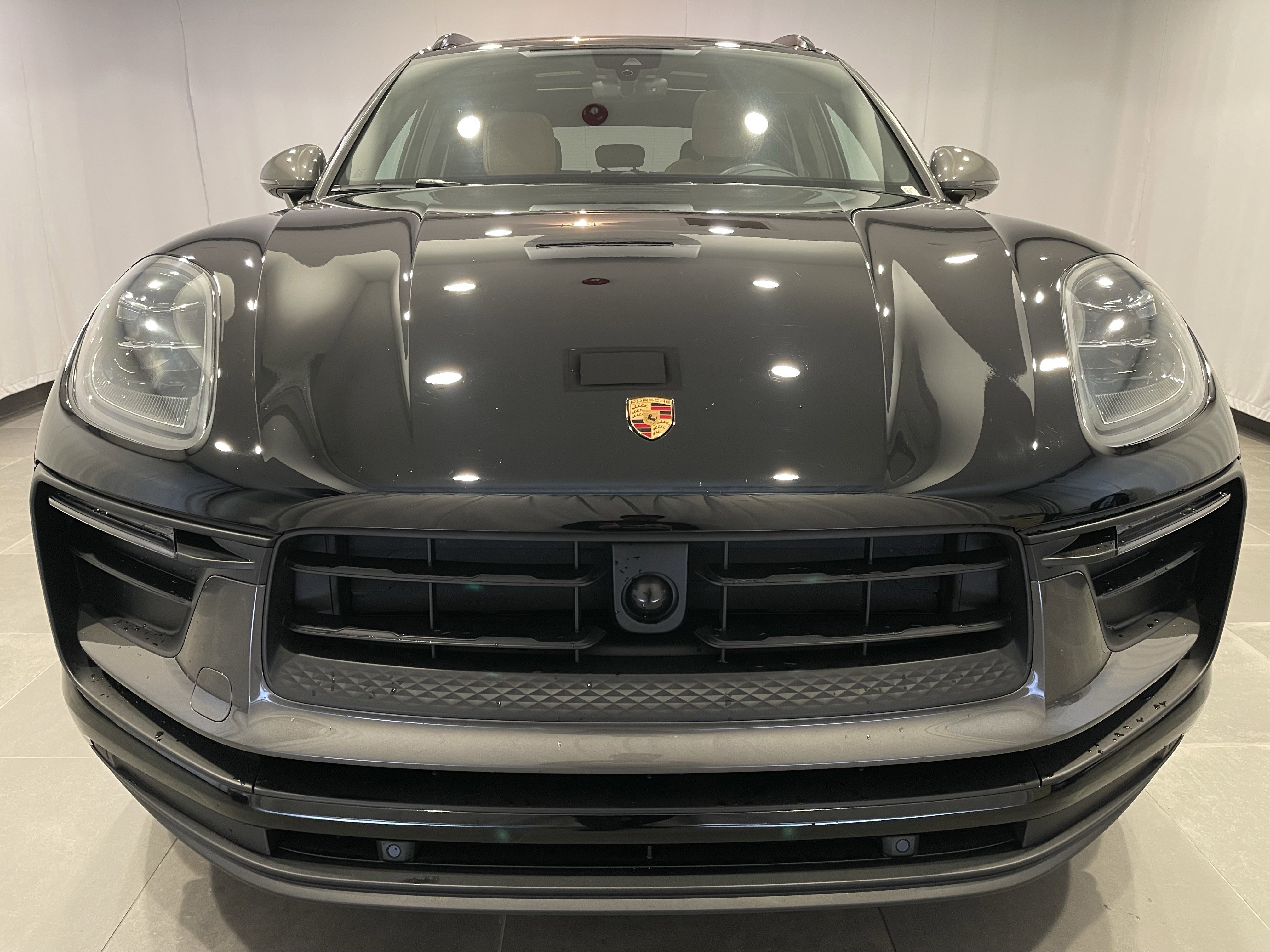 Used 2024 Porsche Macan video 2