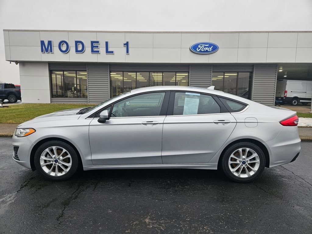 Used 2019 Ford Fusion SE image 2