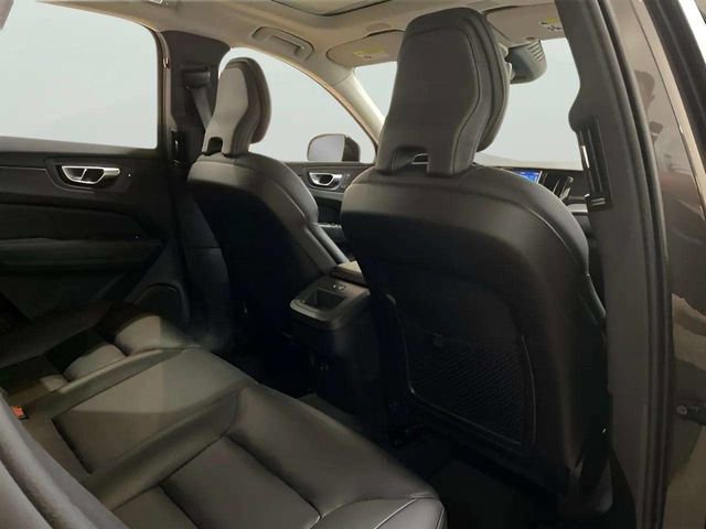 Used 2025 Volvo XC60 B5 Core AWD/4WD image 33