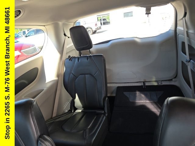 Used 2023 Chrysler Pacifica Touring-L FWD image 36